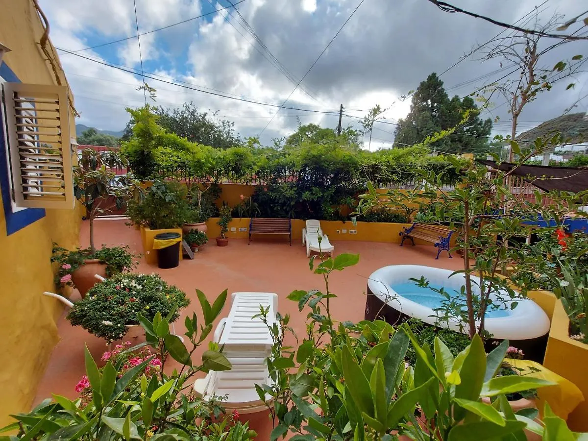 בית נופש לאס פאלמס דה גראן קנאריה Casa Maestro Lelo - Acogedora Casa Rural Canaria Con Patios Y Jardines De Flores ספרד