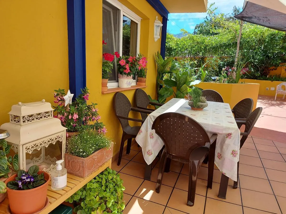 בית נופש לאס פאלמס דה גראן קנאריה Casa Maestro Lelo - Acogedora Casa Rural Canaria Con Patios Y Jardines De Flores